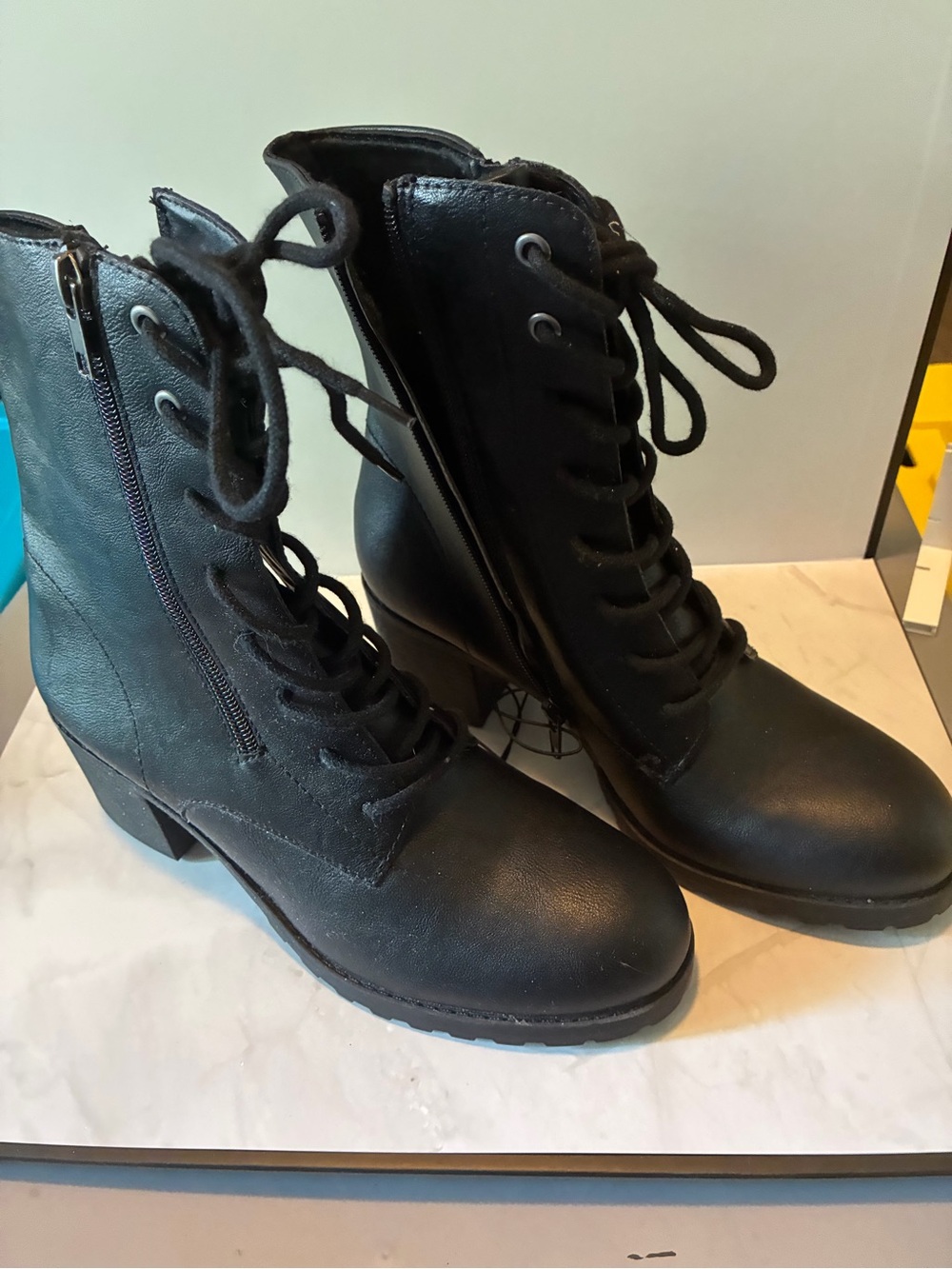 Source Unknown Black Lace-Up Block Heel Ankle Boots